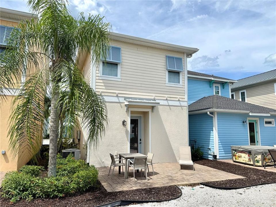 For Rent: $3,300 (2 beds, 2 baths, 1305 Square Feet)