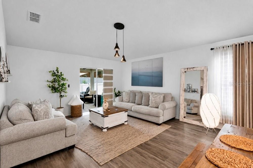 En Venta: $365,000 (3 camas, 2 baños, 1512 Pies cuadrados)