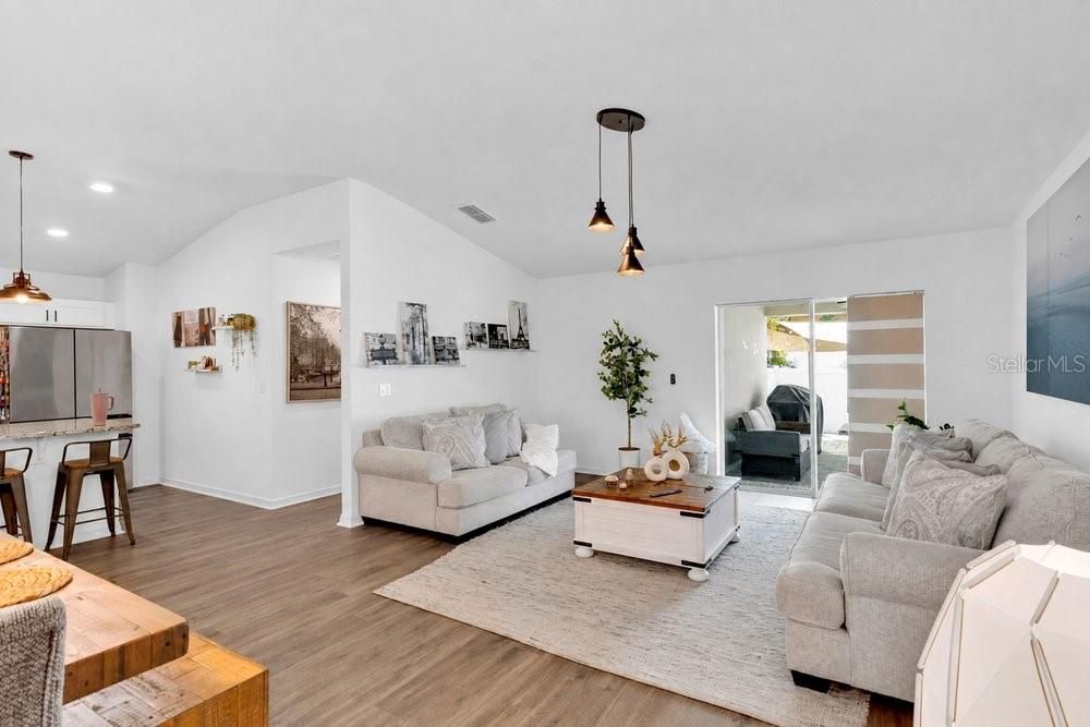 En Venta: $365,000 (3 camas, 2 baños, 1512 Pies cuadrados)