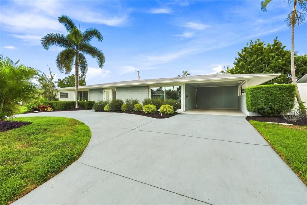 For Sale: $749,000 (3 beds, 2 baths, 1768 Square Feet)