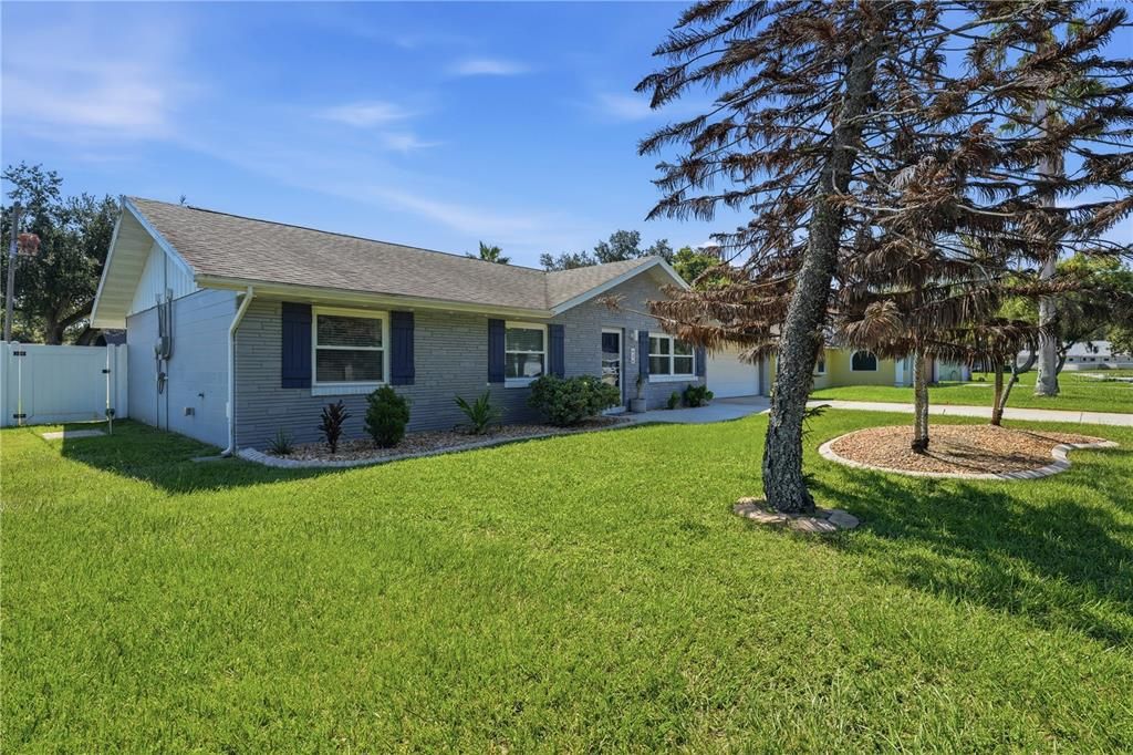 For Sale: $364,900 (3 beds, 2 baths, 1442 Square Feet)