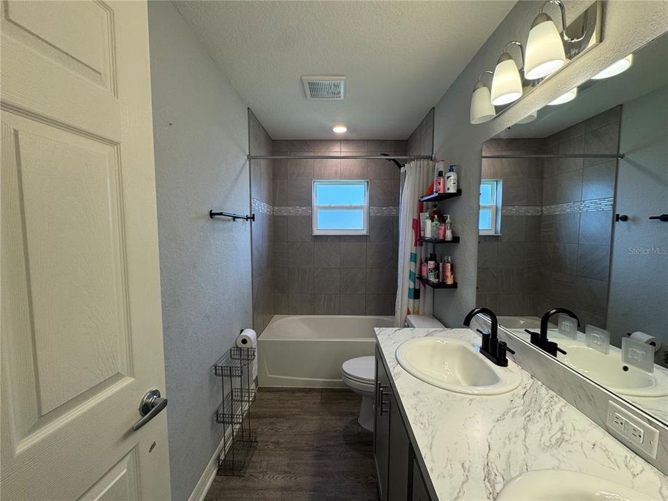 For Rent: $2,495 (3 beds, 2 baths, 1997 Square Feet)