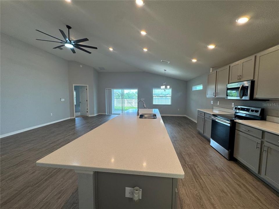For Rent: $2,495 (3 beds, 2 baths, 1997 Square Feet)