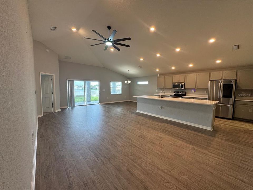 For Rent: $2,495 (3 beds, 2 baths, 1997 Square Feet)