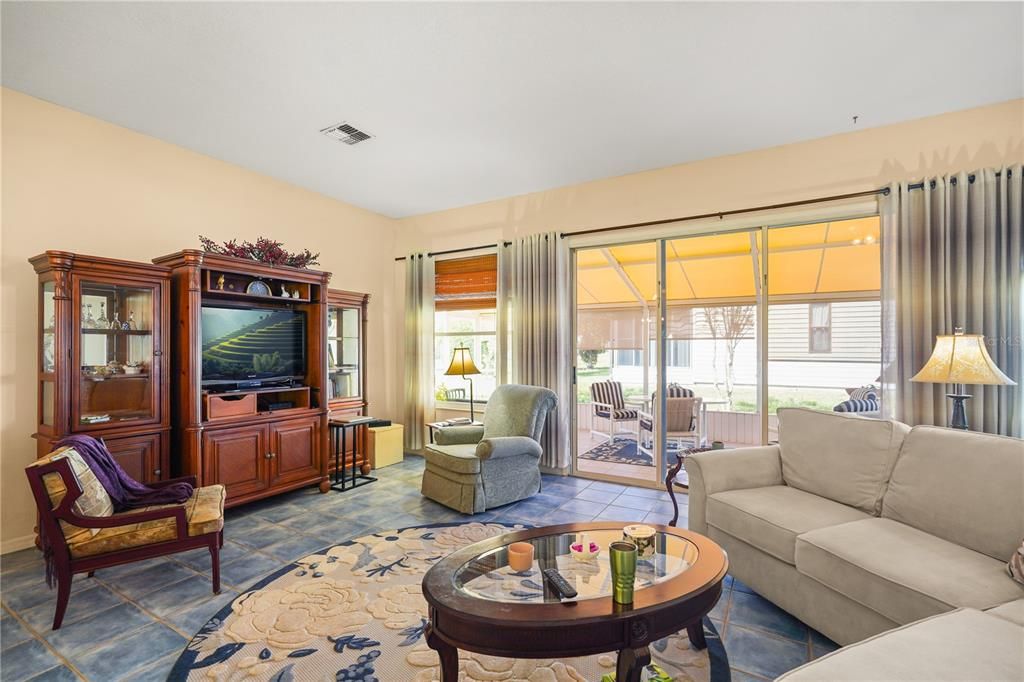 Active With Contract: $275,000 (2 beds, 2 baths, 1606 Square Feet)