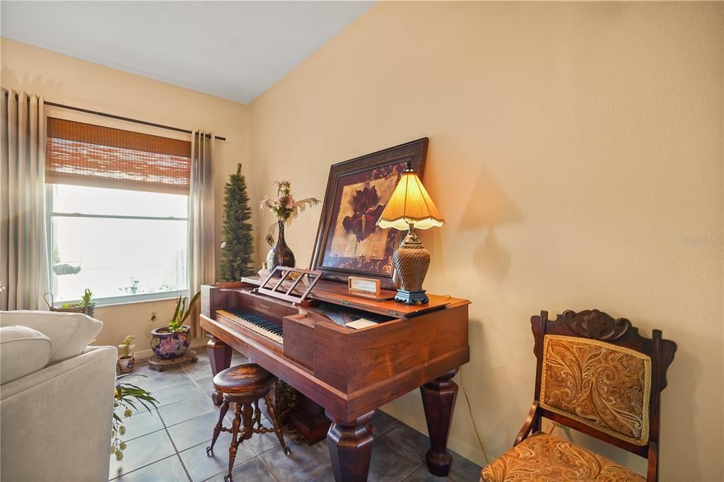 Active With Contract: $275,000 (2 beds, 2 baths, 1606 Square Feet)