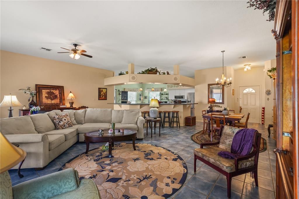 Active With Contract: $275,000 (2 beds, 2 baths, 1606 Square Feet)