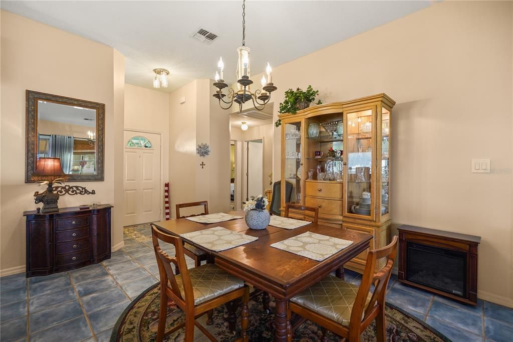 Active With Contract: $275,000 (2 beds, 2 baths, 1606 Square Feet)