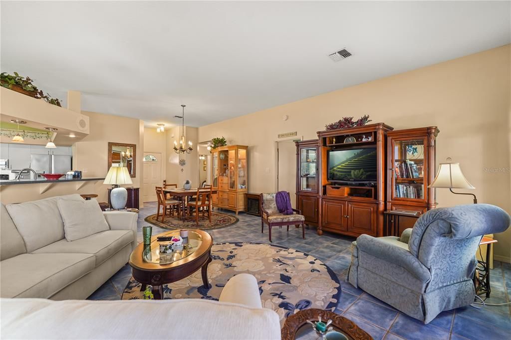 Active With Contract: $275,000 (2 beds, 2 baths, 1606 Square Feet)