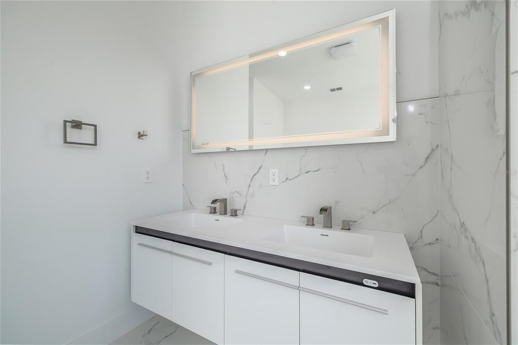 For Sale: $759,000 (4 beds, 3 baths, 2556 Square Feet)
