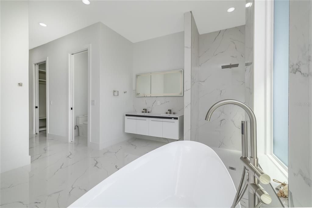 For Sale: $759,000 (4 beds, 3 baths, 2556 Square Feet)
