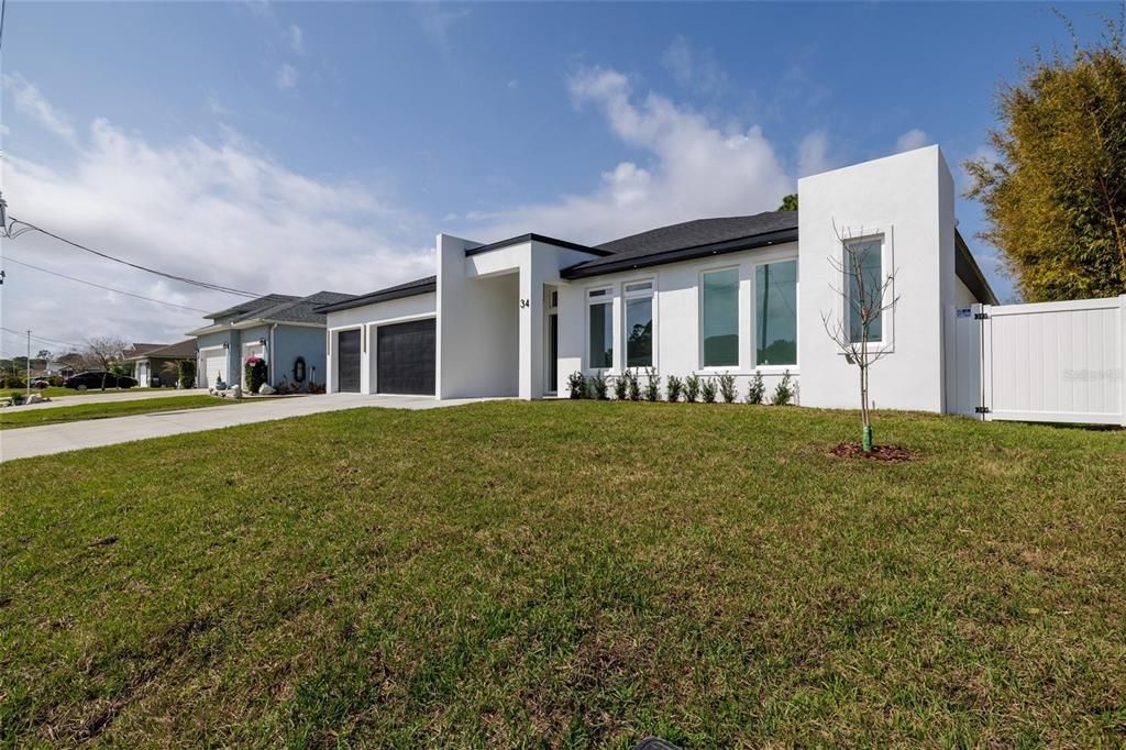 For Sale: $759,000 (4 beds, 3 baths, 2556 Square Feet)