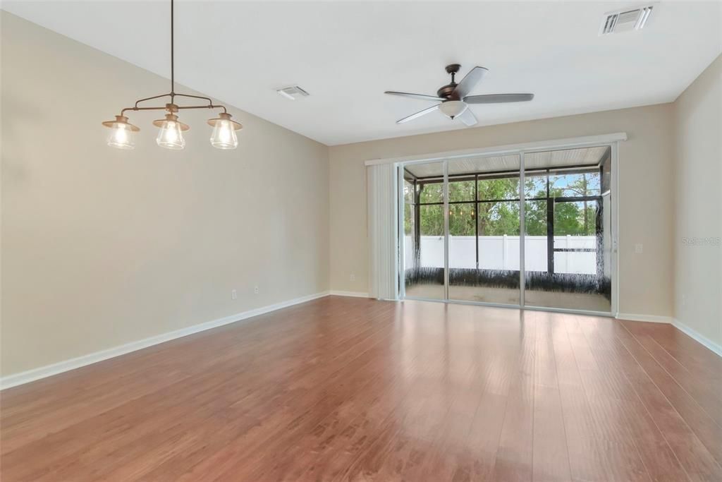 For Sale: $345,000 (3 beds, 2 baths, 1622 Square Feet)