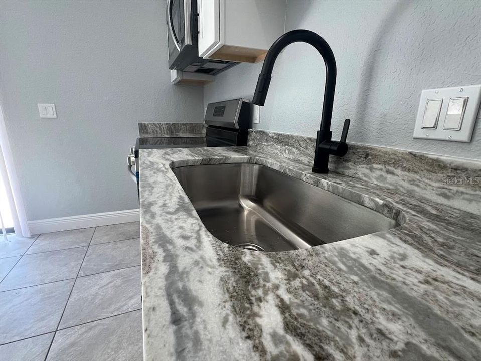 For Sale: $260,000 (3 beds, 2 baths, 1260 Square Feet)