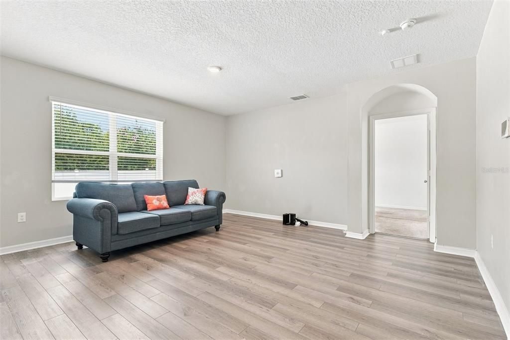 For Sale: $360,000 (4 beds, 2 baths, 1846 Square Feet)