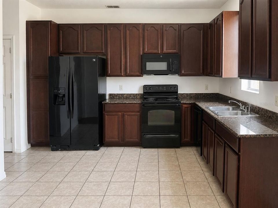В аренду: $2,000 (3 спален, 2 ванн, 1550 Квадратных фут)