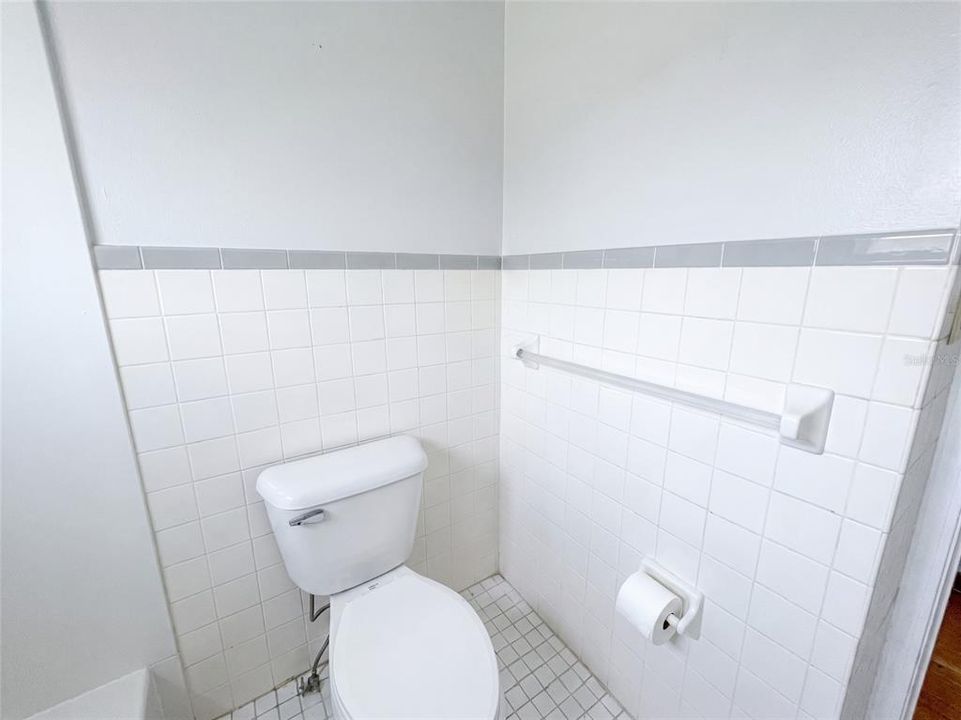 На продажу: $174,900 (2 спален, 1 ванн, 1192 Квадратных фут)