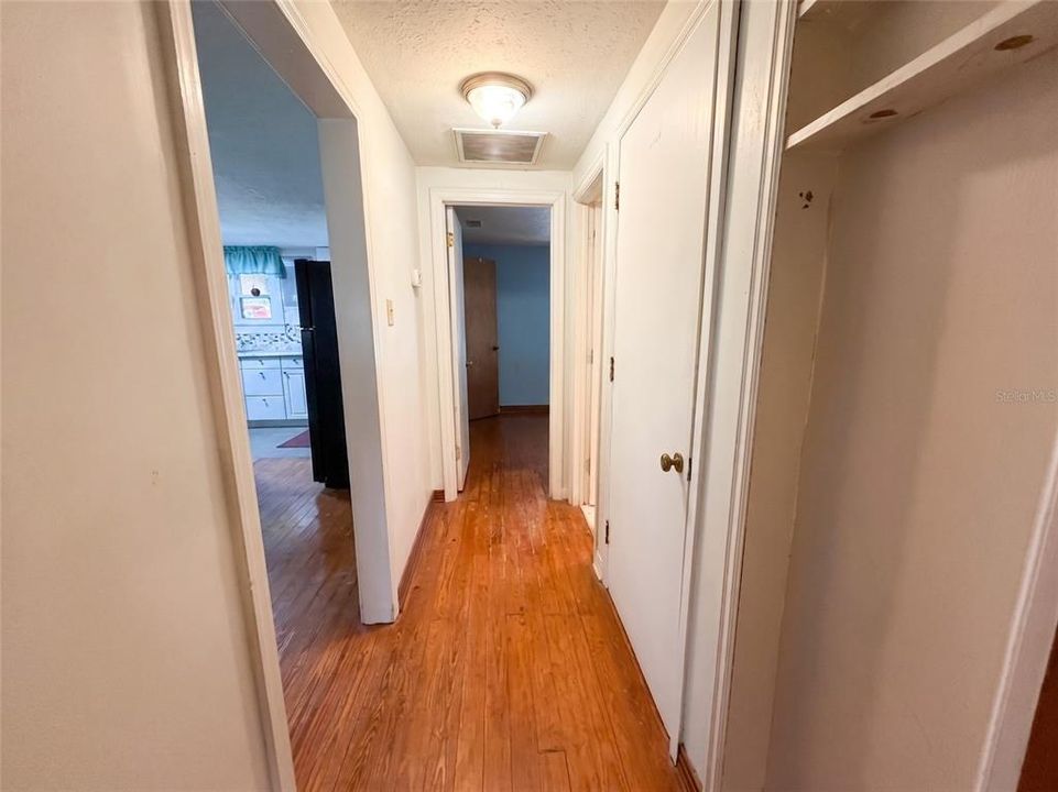 На продажу: $174,900 (2 спален, 1 ванн, 1192 Квадратных фут)