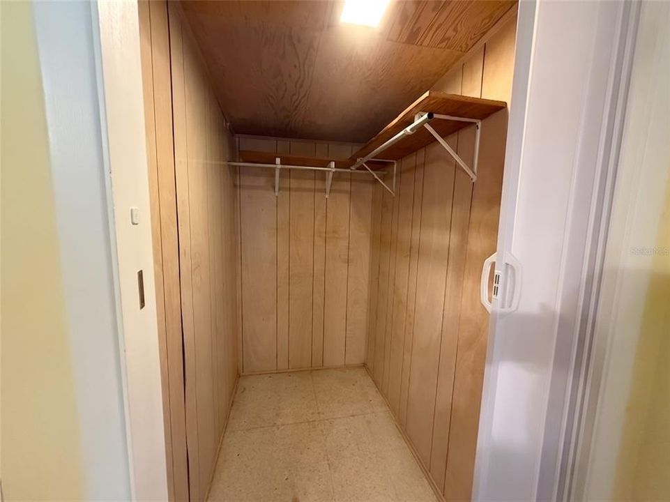 На продажу: $174,900 (2 спален, 1 ванн, 1192 Квадратных фут)