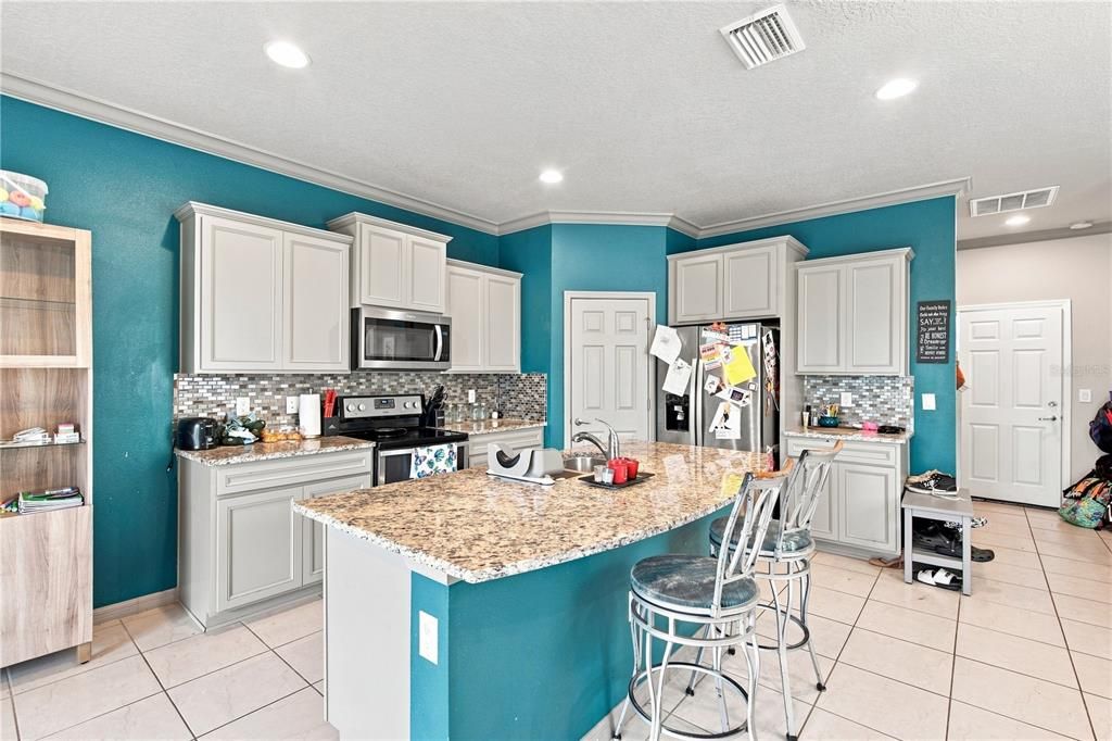 For Sale: $330,000 (3 beds, 2 baths, 1880 Square Feet)