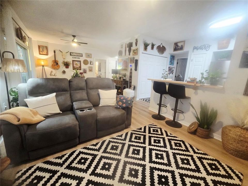 For Sale: $249,000 (2 beds, 2 baths, 1134 Square Feet)