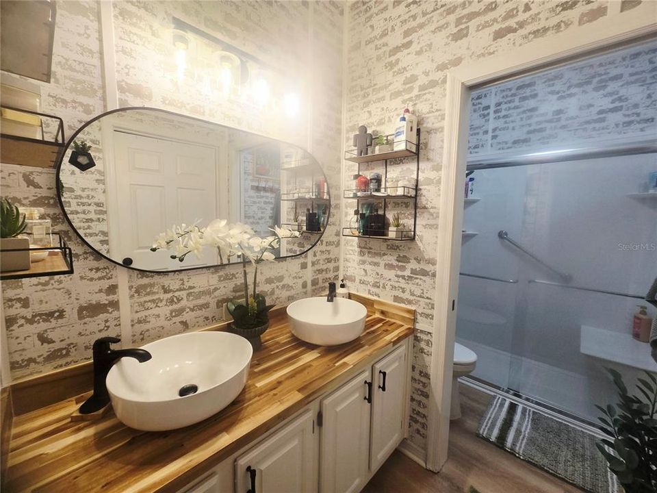 For Sale: $249,000 (2 beds, 2 baths, 1134 Square Feet)