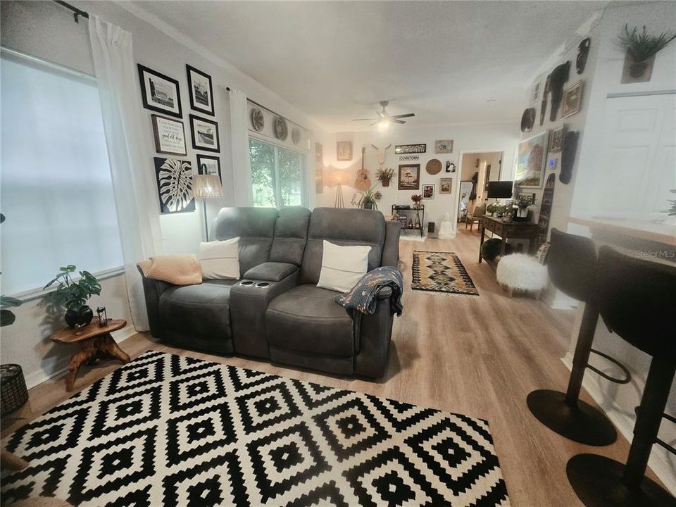 For Sale: $249,000 (2 beds, 2 baths, 1134 Square Feet)