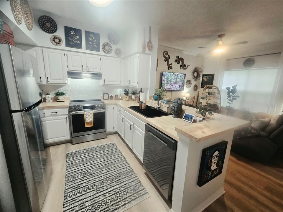 For Sale: $249,000 (2 beds, 2 baths, 1134 Square Feet)