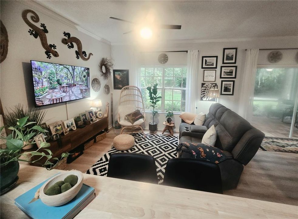 For Sale: $249,000 (2 beds, 2 baths, 1134 Square Feet)