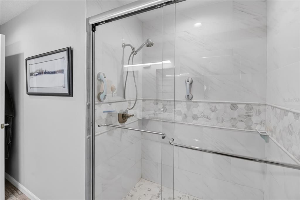 На продажу: $224,900 (2 спален, 2 ванн, 1216 Квадратных фут)