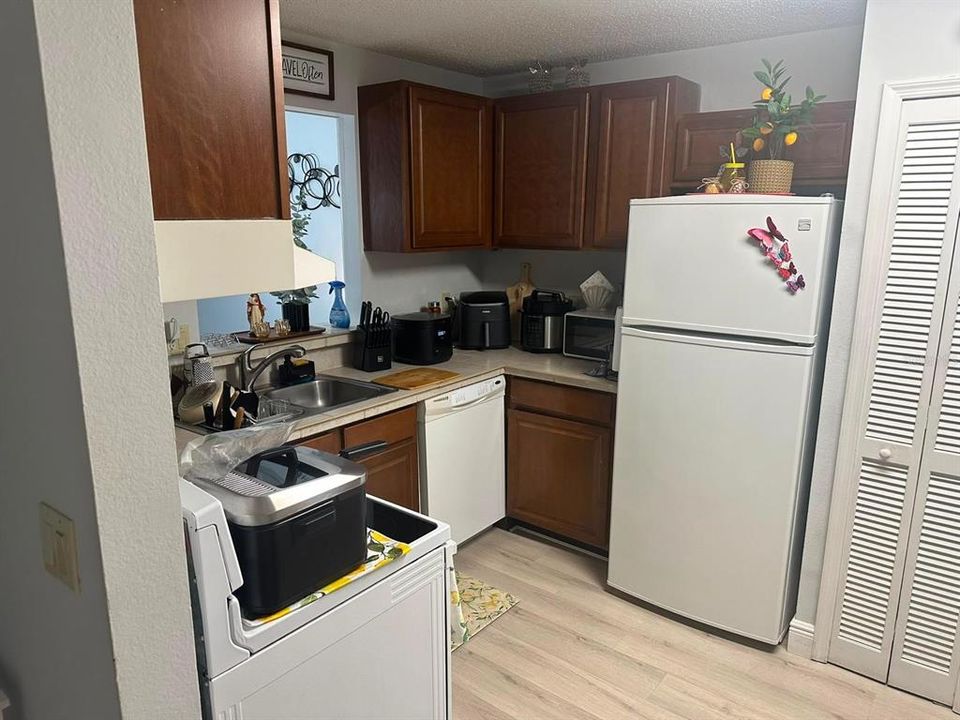 For Sale: $160,000 (2 beds, 2 baths, 1087 Square Feet)