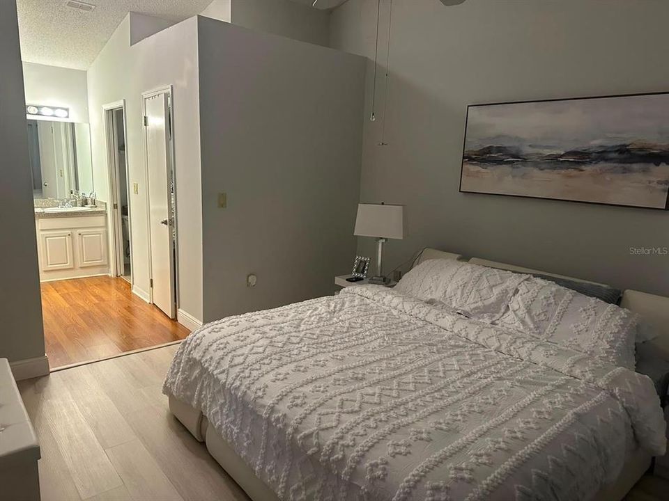 For Sale: $160,000 (2 beds, 2 baths, 1087 Square Feet)