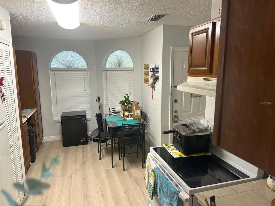 For Sale: $160,000 (2 beds, 2 baths, 1087 Square Feet)