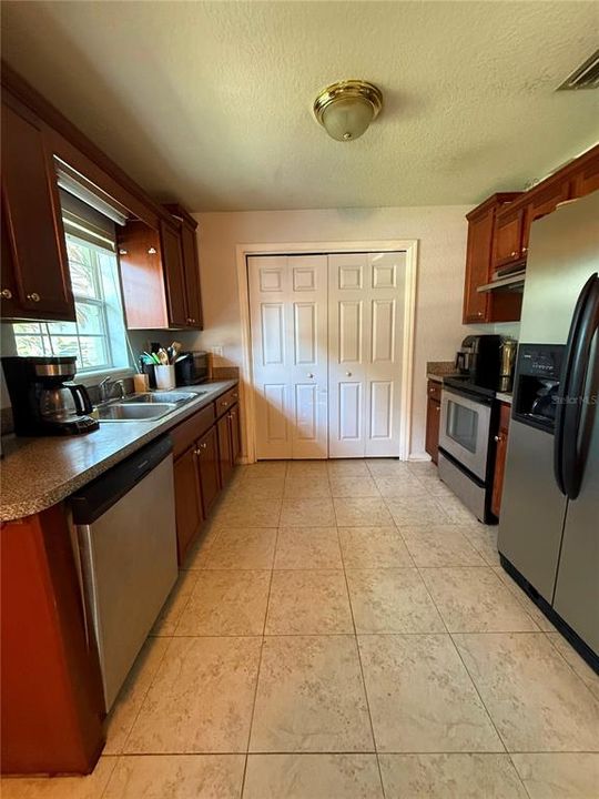 For Rent: $2,600 (3 beds, 2 baths, 1248 Square Feet)