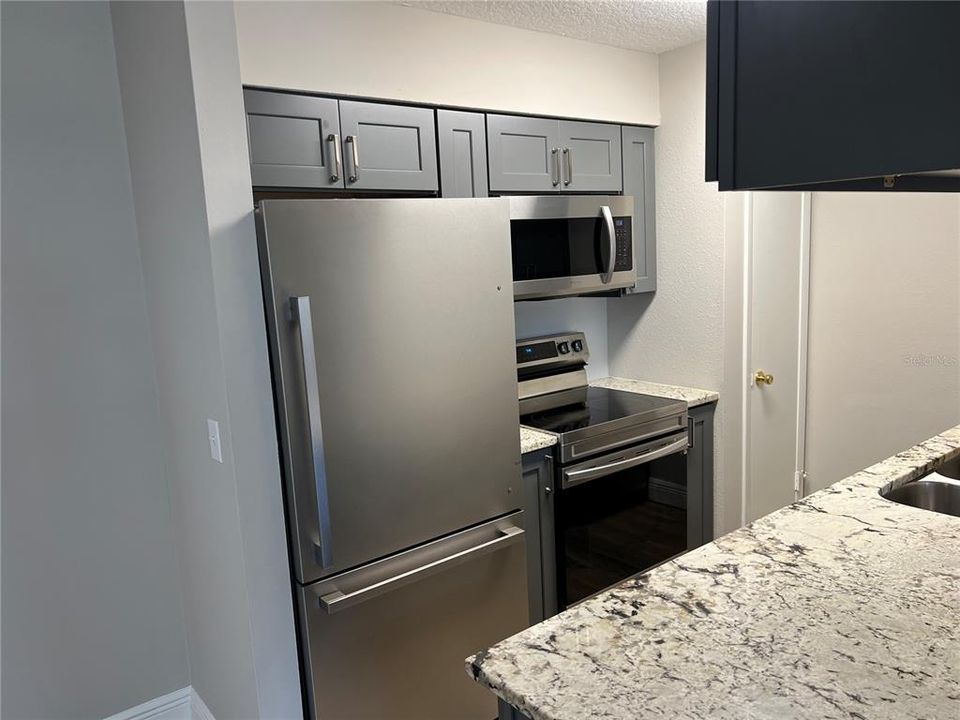 For Sale: $139,900 (2 beds, 2 baths, 918 Square Feet)