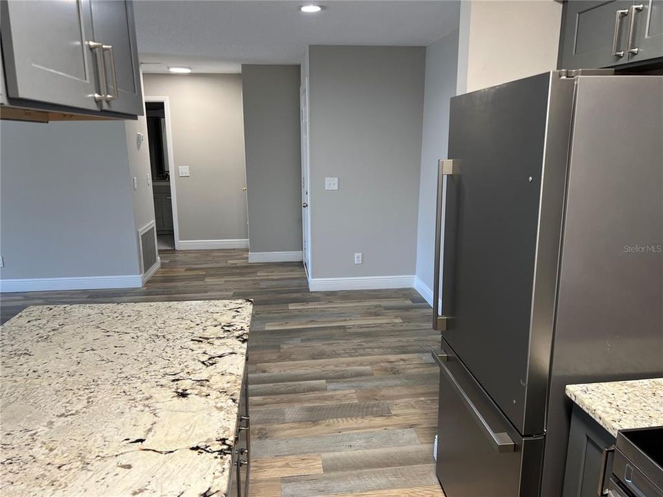 For Sale: $139,900 (2 beds, 2 baths, 918 Square Feet)
