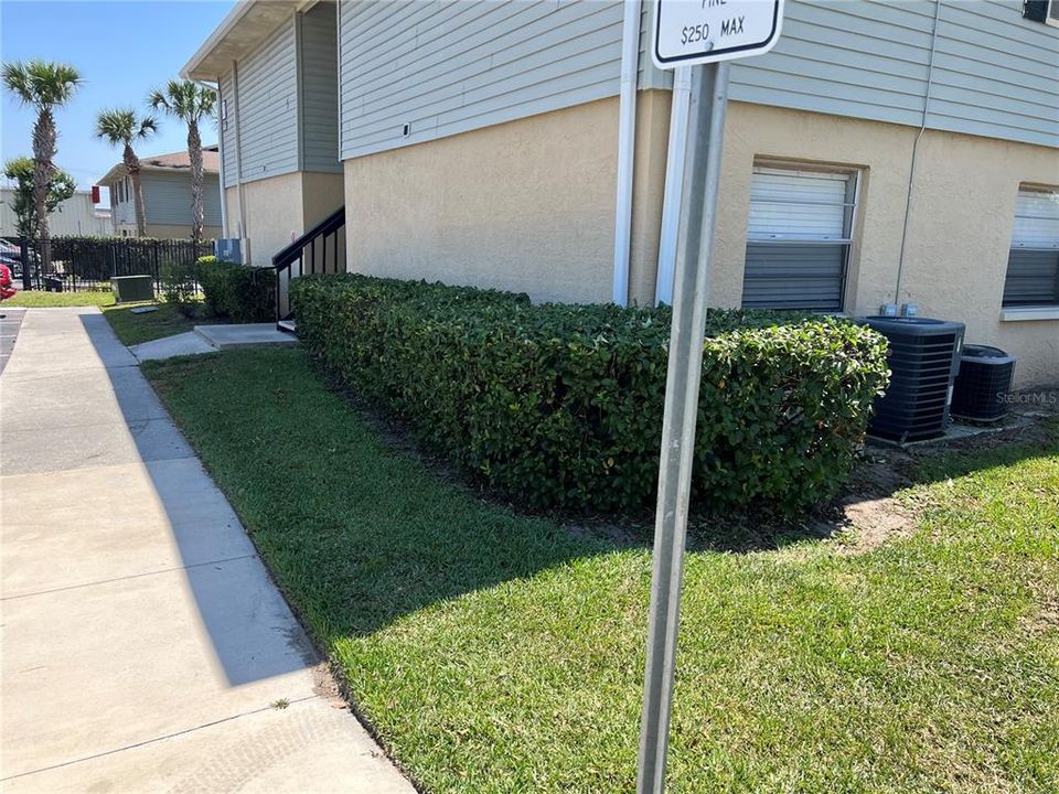 For Sale: $139,900 (2 beds, 2 baths, 918 Square Feet)