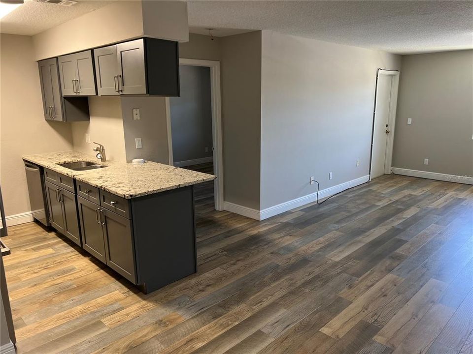 For Sale: $139,900 (2 beds, 2 baths, 918 Square Feet)