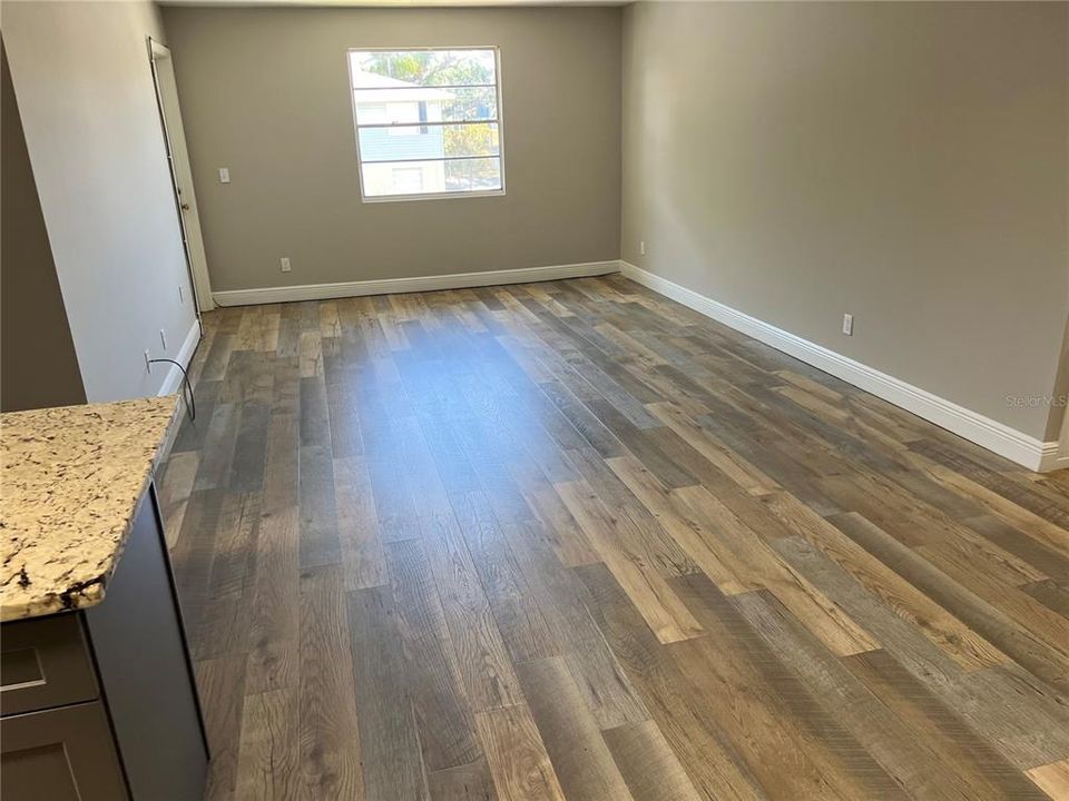 For Sale: $139,900 (2 beds, 2 baths, 918 Square Feet)