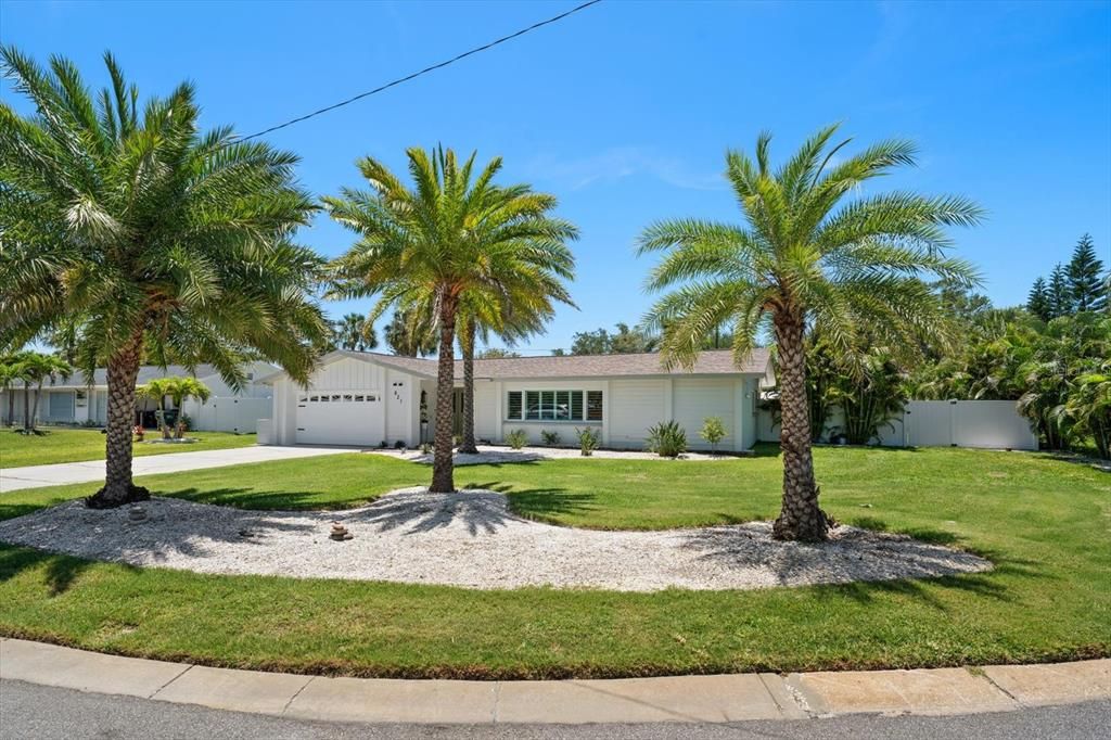 For Sale: $850,000 (4 beds, 3 baths, 1767 Square Feet)