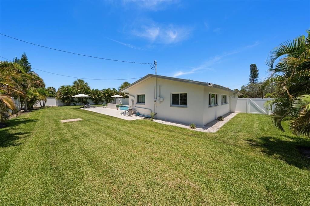 For Sale: $850,000 (4 beds, 3 baths, 1767 Square Feet)