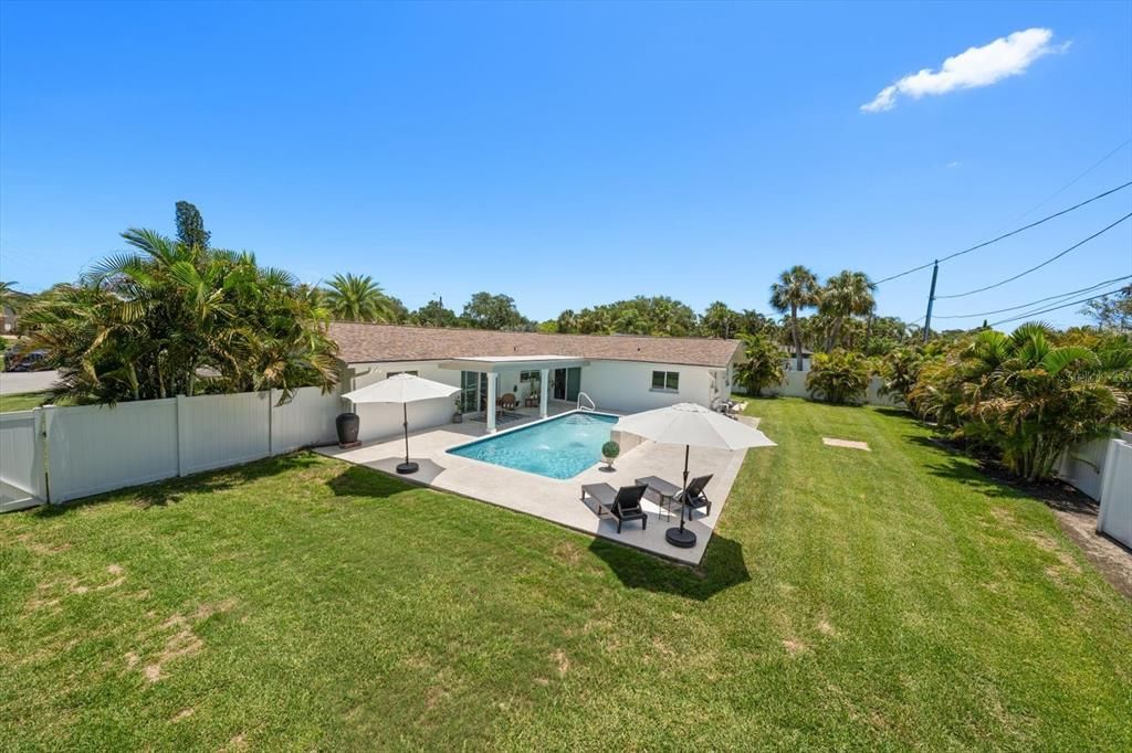 For Sale: $850,000 (4 beds, 3 baths, 1767 Square Feet)
