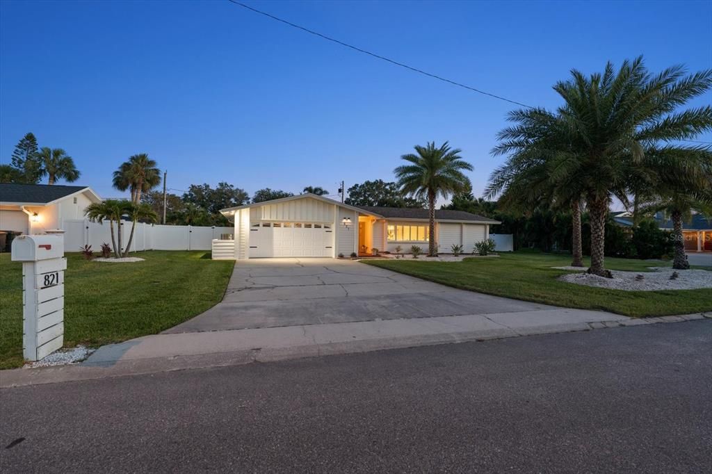 For Sale: $850,000 (4 beds, 3 baths, 1767 Square Feet)