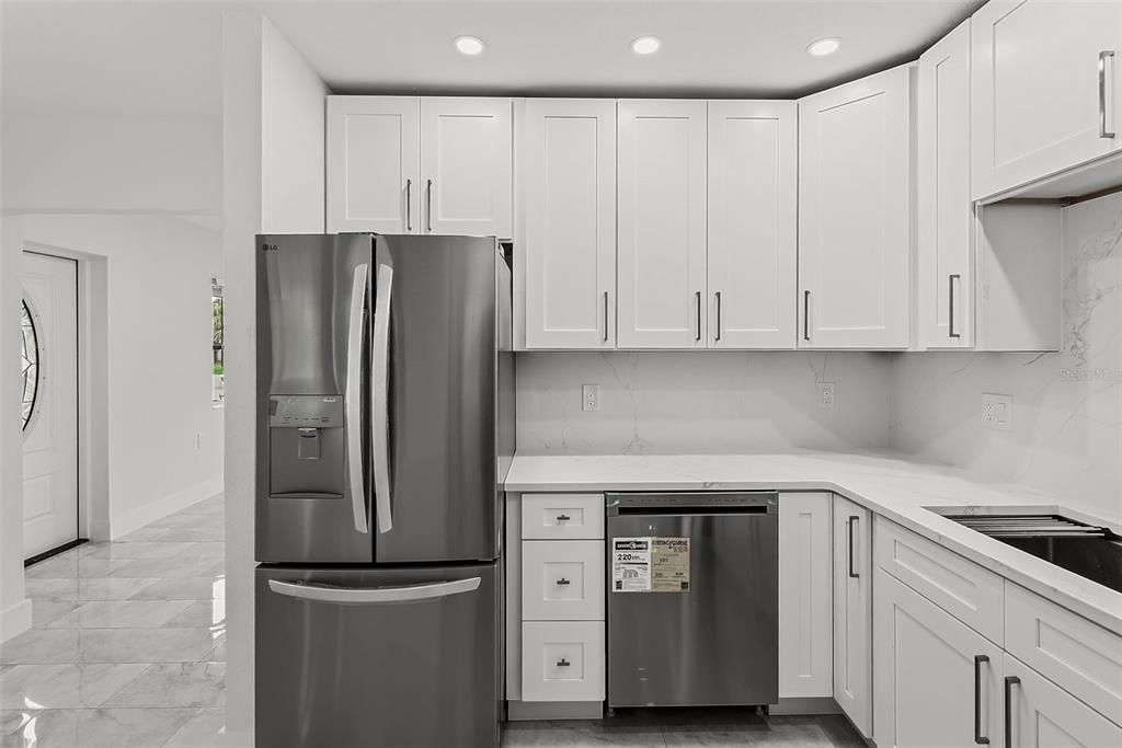For Sale: $569,000 (2 beds, 2 baths, 1087 Square Feet)