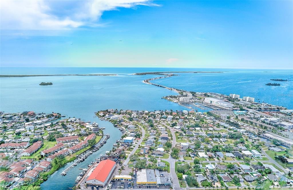 For Sale: $569,000 (2 beds, 2 baths, 1087 Square Feet)