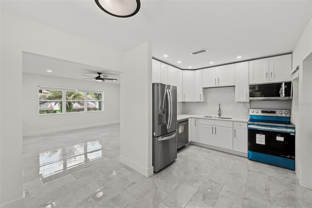 For Sale: $569,000 (2 beds, 2 baths, 1087 Square Feet)