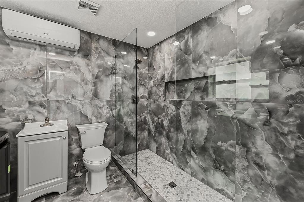 For Sale: $569,000 (2 beds, 2 baths, 1087 Square Feet)