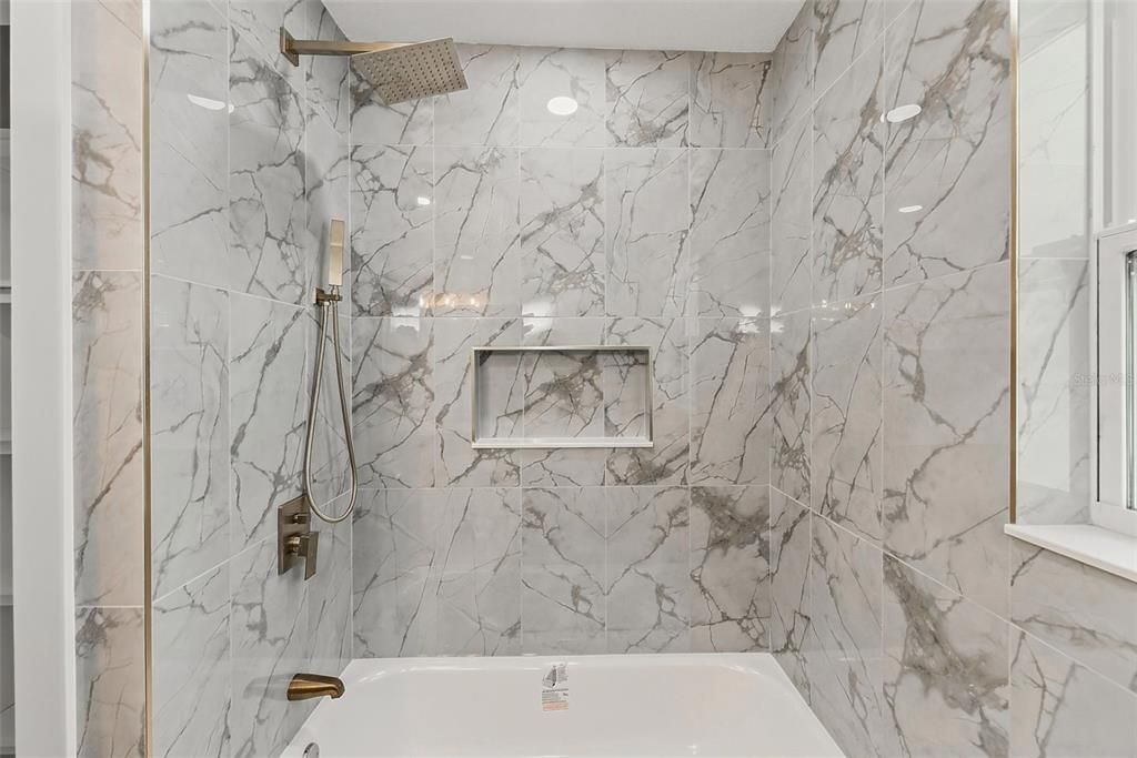 For Sale: $569,000 (2 beds, 2 baths, 1087 Square Feet)