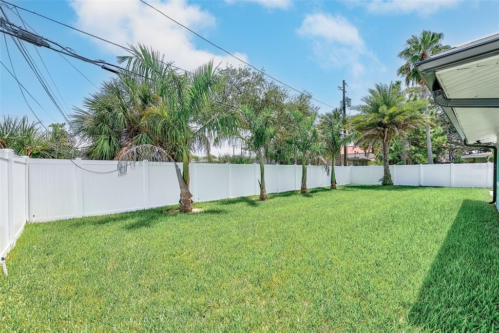 For Sale: $569,000 (2 beds, 2 baths, 1087 Square Feet)
