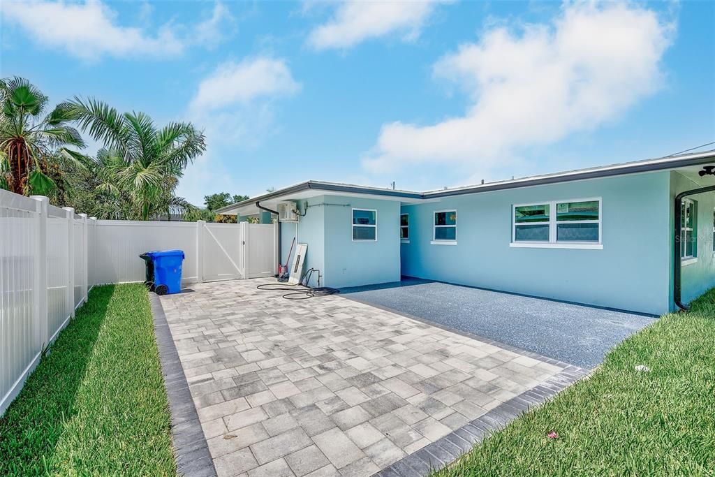 For Sale: $569,000 (2 beds, 2 baths, 1087 Square Feet)